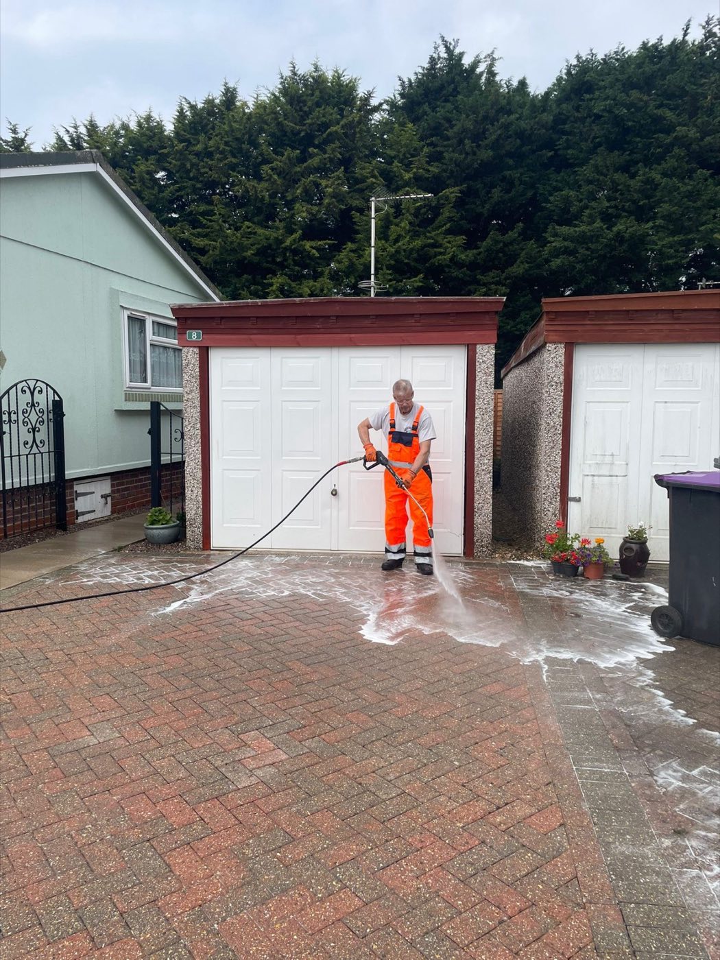 Pressure washing a block driveway with foam